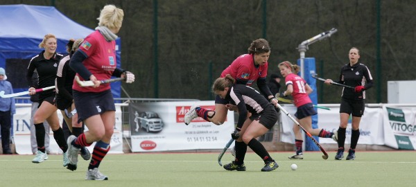 Natascha Keller - etwas rde gestoppt in dieser Szene - machte das wichtige 2:0. Foto: Wolfgang Sternberger